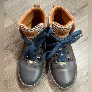 Pikolinos size 40 boots